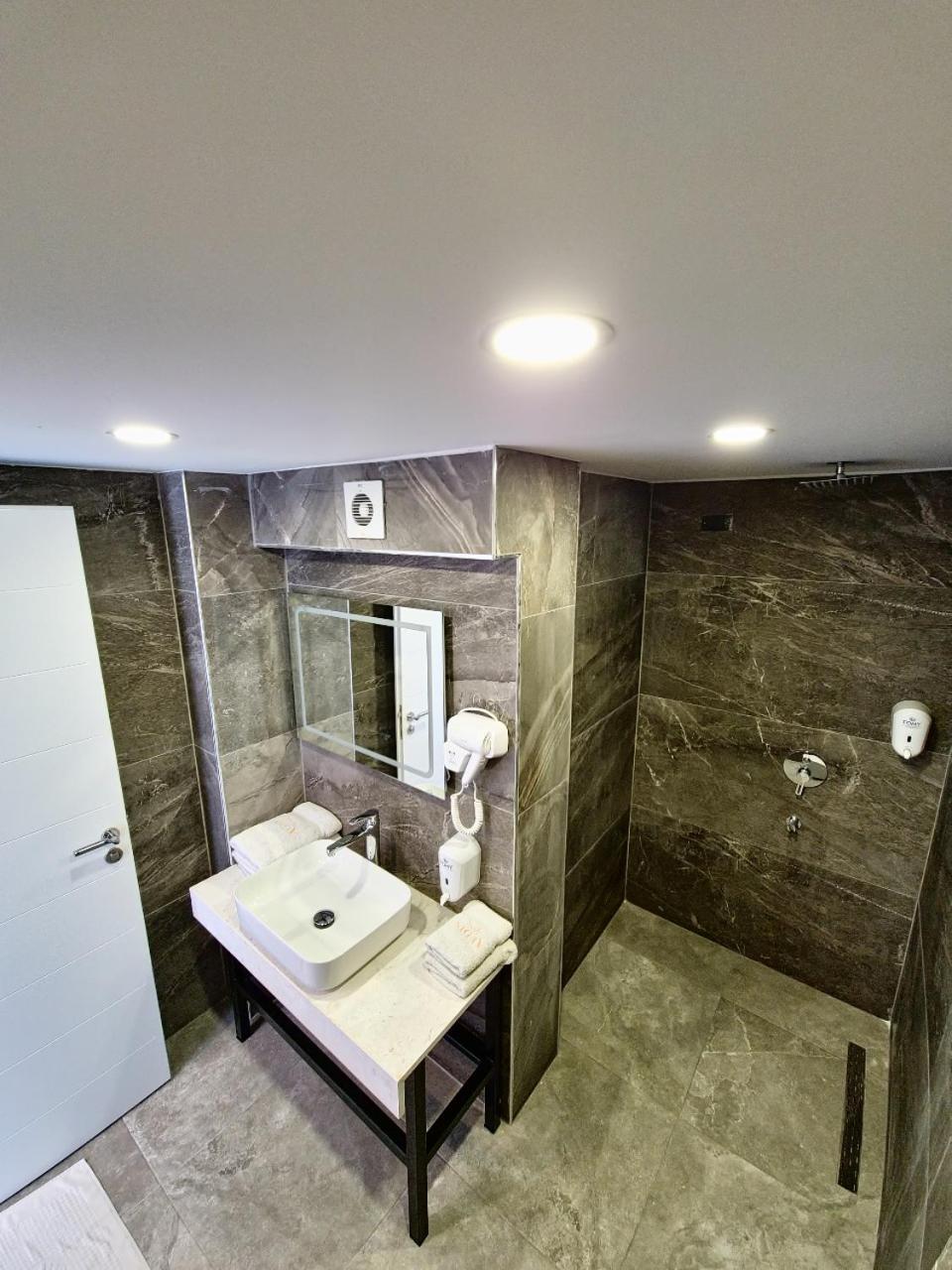 Hotel Alion21 Durres Bagian luar foto